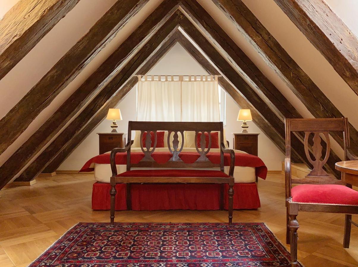 Small Luxury Palace Residence Prague Exterior photo