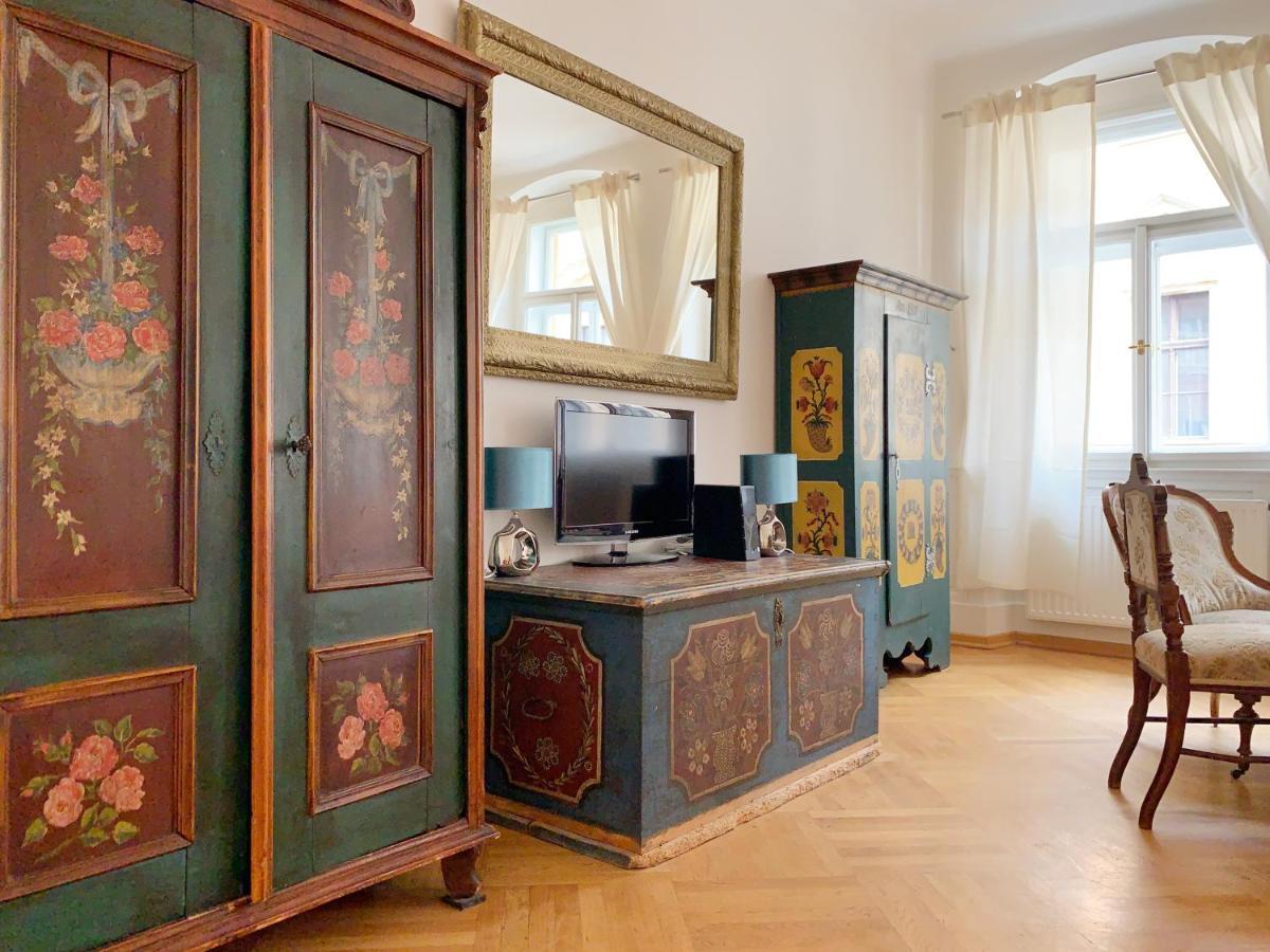 Small Luxury Palace Residence Prague Exterior photo
