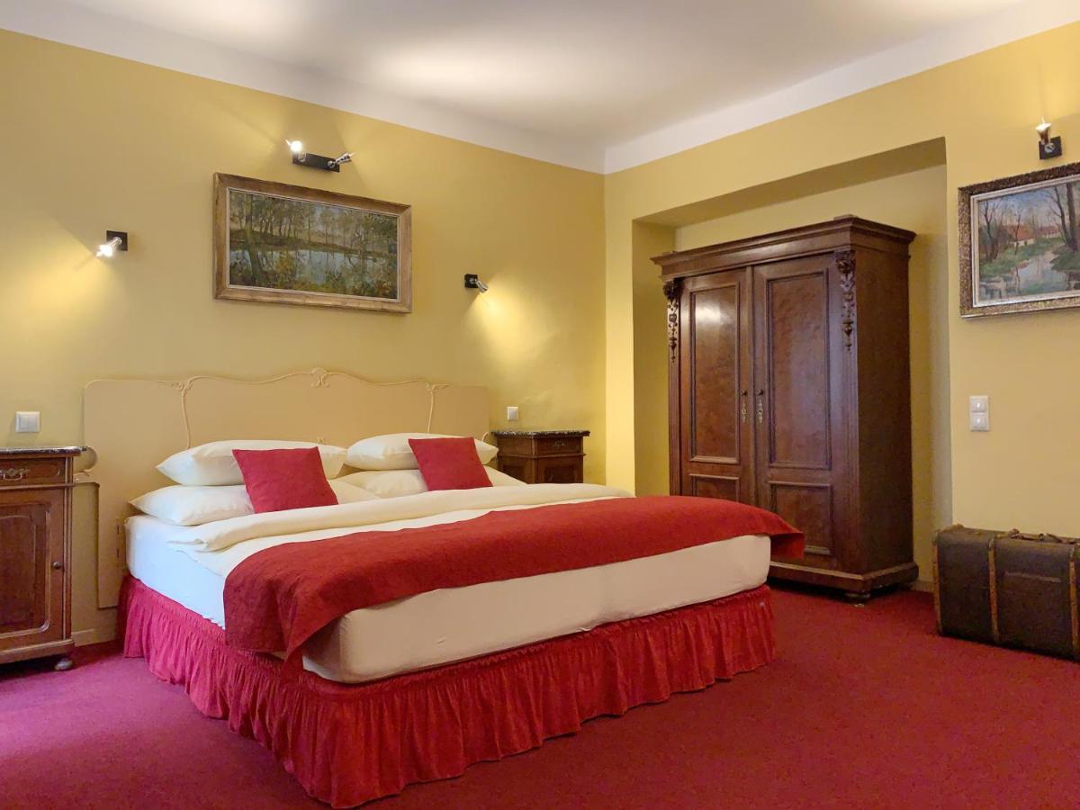 Small Luxury Palace Residence Prague Exterior photo