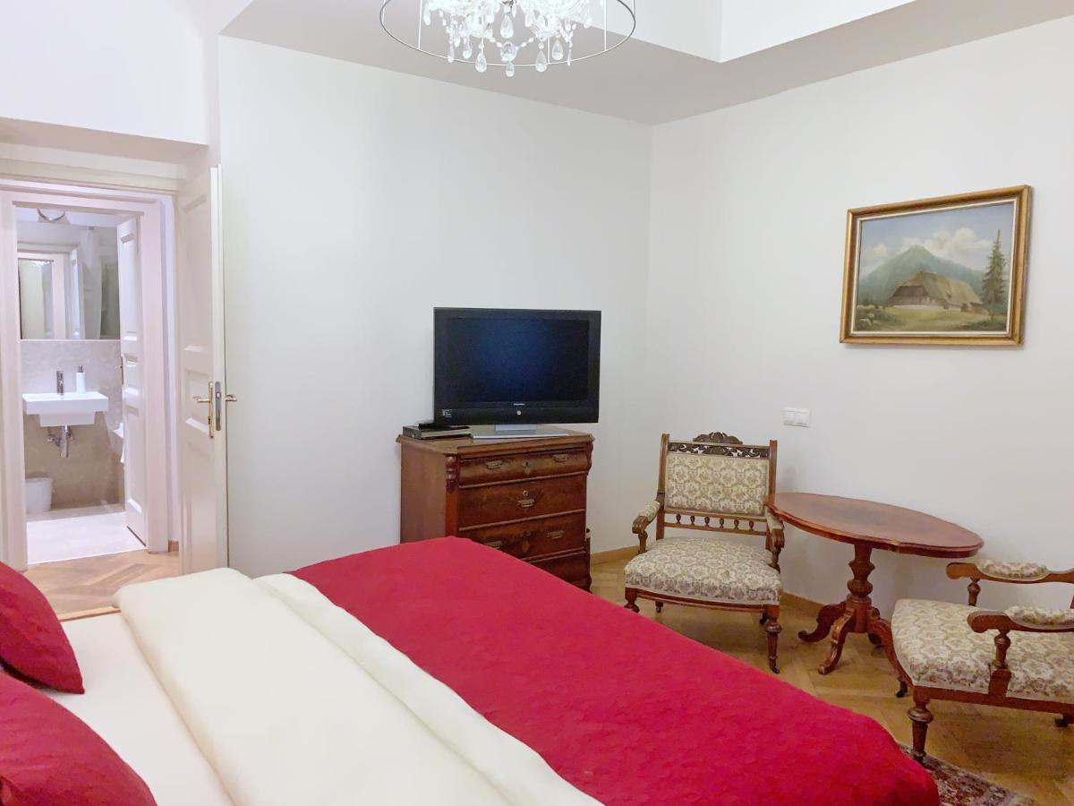 Small Luxury Palace Residence Prague Exterior photo